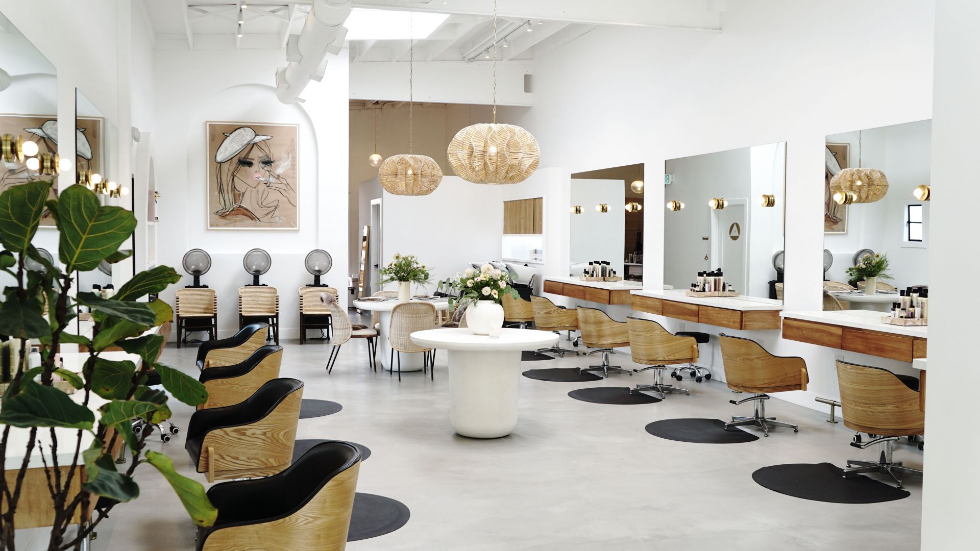 The Pros and Cons of Renting Out Salon Chairs: What Every Salon Owner Should Know