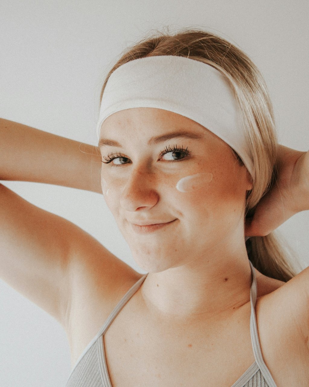 Is Your Skin Dry or Dehydrated? Why It Can Feel Tight and Still Look Oily