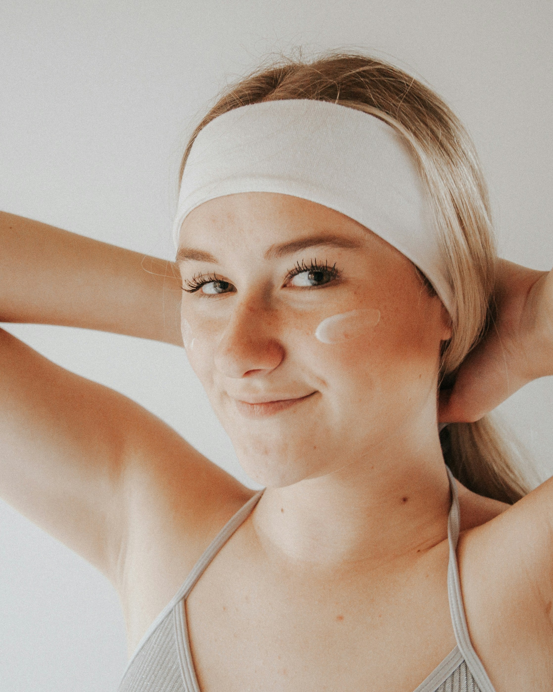Is Your Skin Dry or Dehydrated? Why It Can Feel Tight and Still Look Oily